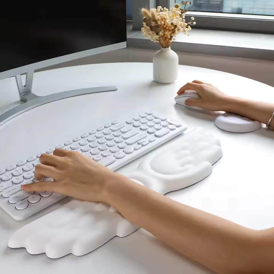 キーボードマウスリストレストエンジェルウィングメモリーフォー - Gaming Accessories Girly のレビューと価格